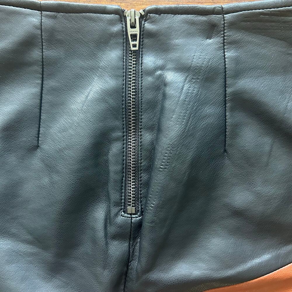 Blank NYC Women’s Color Block Faux Leather Mini Skirt, Size 25 Waist.​ - Picture 10 of 10